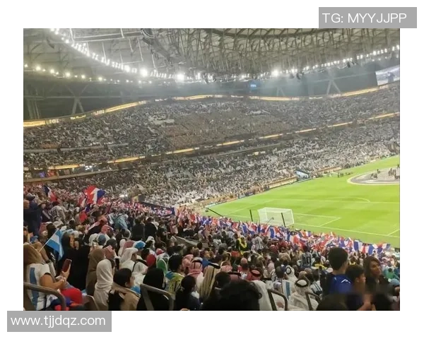 足球明星现场观战精彩瞬间汇总高清视频集锦尽享足球魅力